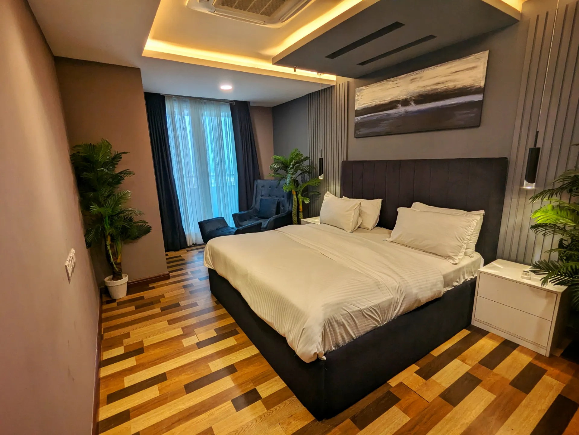 The Eclipse One-Bed Suite