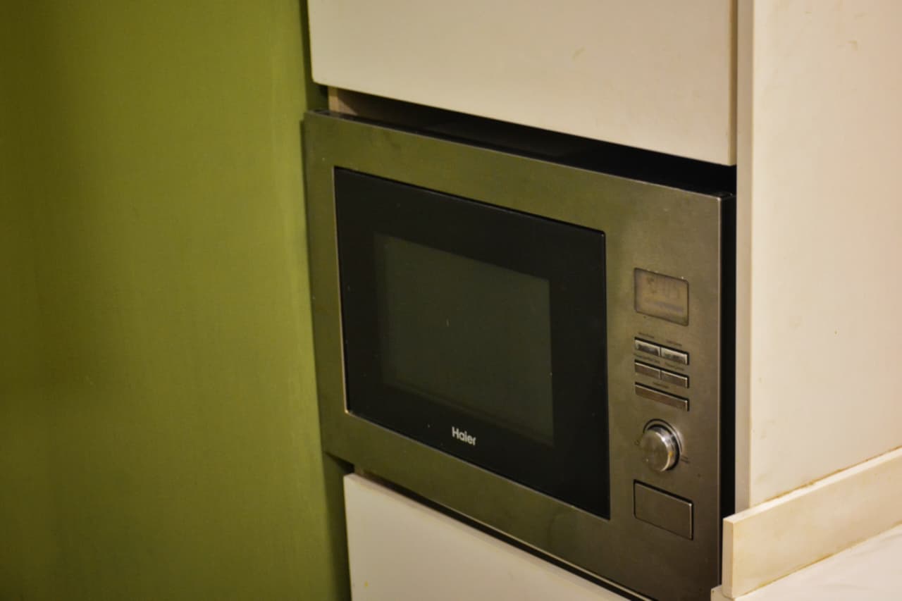 Microwave oven in classic one bed suite