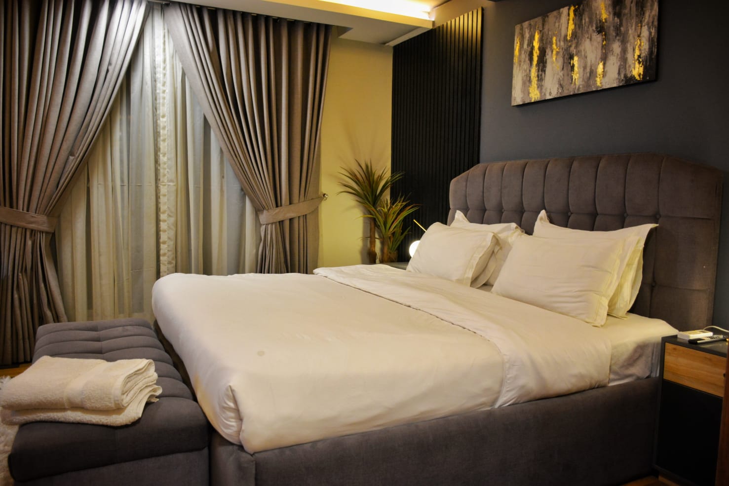 King size bed of Executive Penthouse