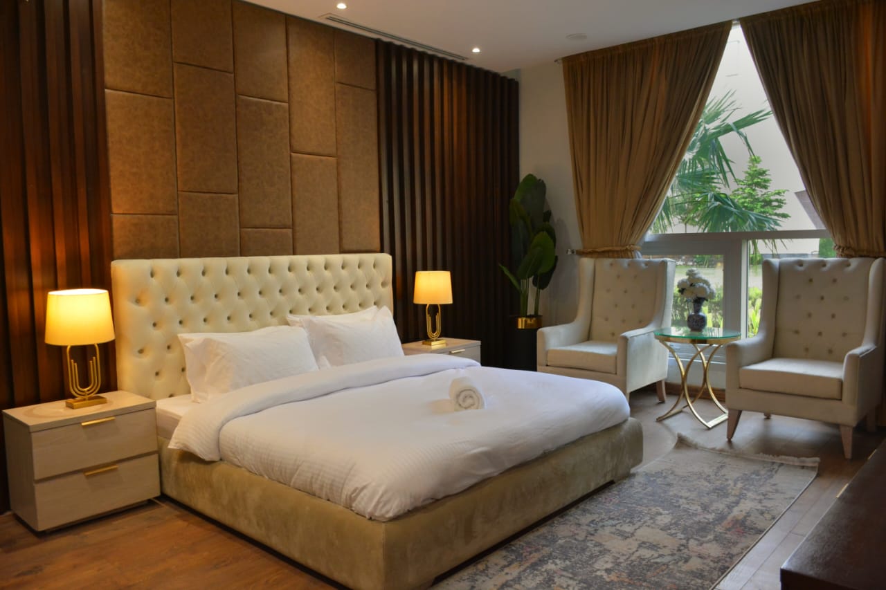 spacious 1 double bed room